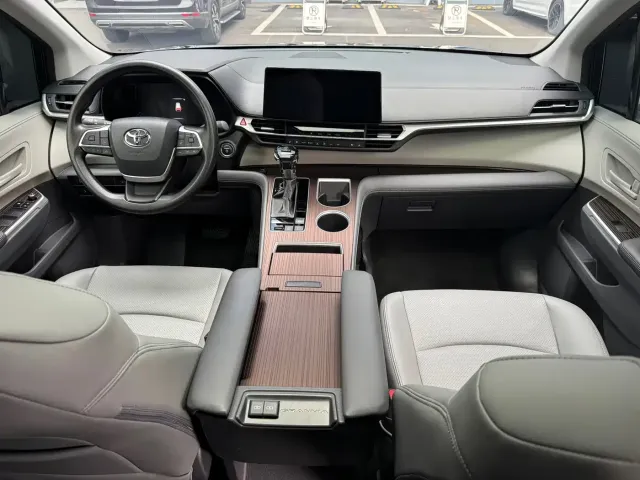 Toyota Granvia — Фото автомобиля 13