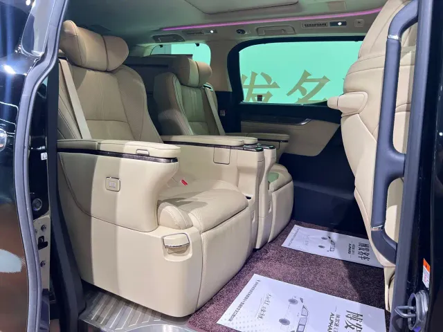 Toyota Vellfire — Фото автомобиля 9