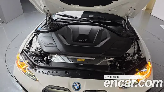 BMW i4 — Фото автомобиля 5