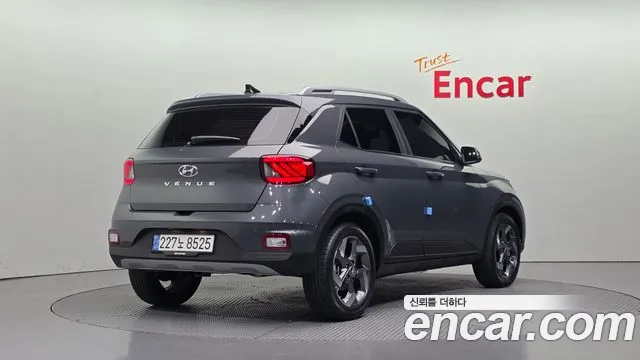 Hyundai Venue — Фото автомобиля 2