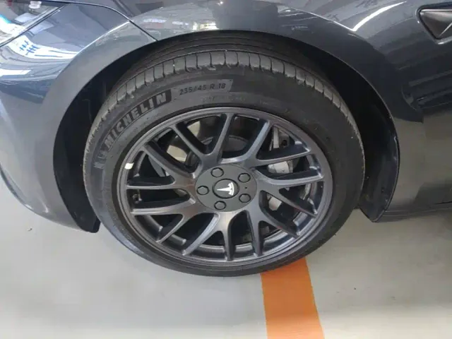 Tesla Model 3 — Фото автомобиля 22
