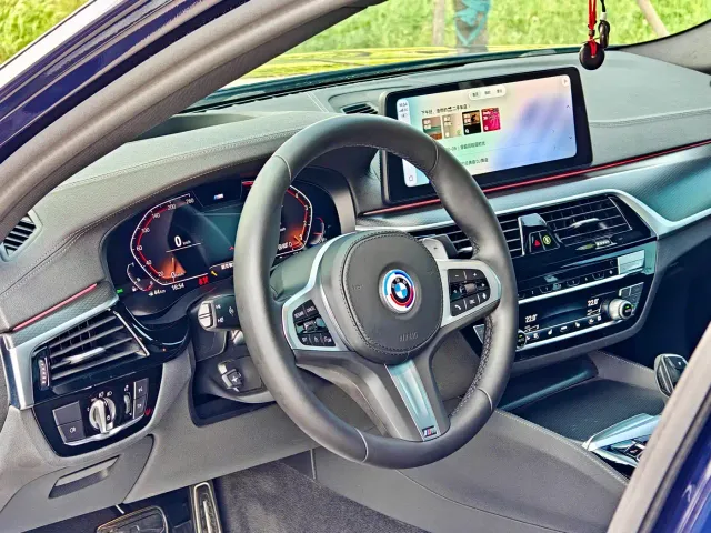 BMW 5 Series — Фото автомобиля 7