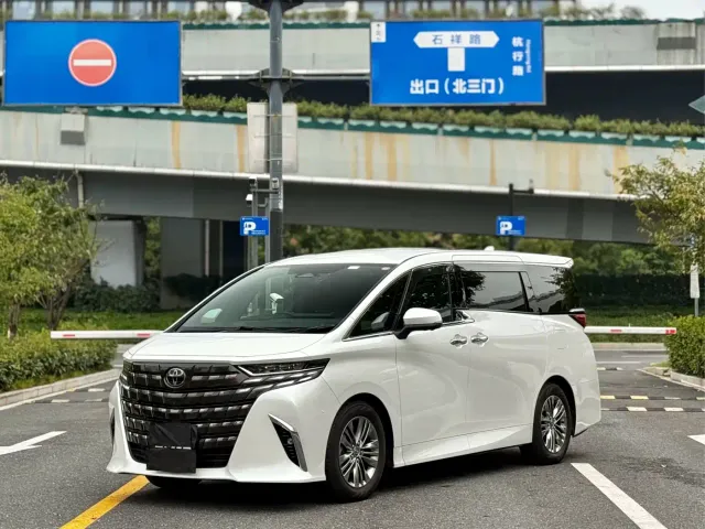 Toyota Alphard — Фото автомобиля 3