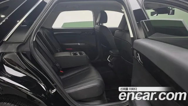 Hyundai Grandeur Grandeur (GN7) 2.5 Бензин 2WD — Фото автомобиля 9