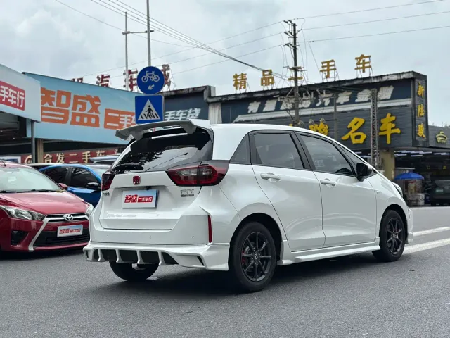 Honda Fit — Фото автомобиля 3