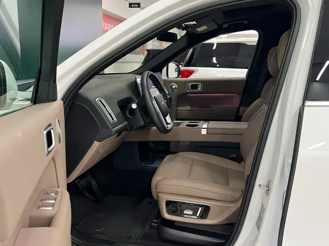 Li Auto L8 — Фото автомобиля 4