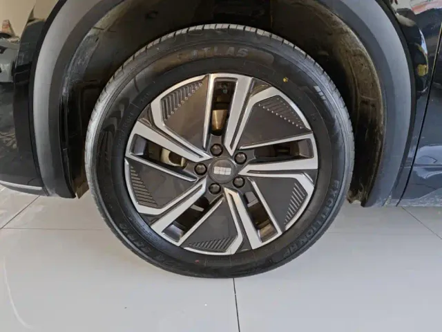 Geely Galaxy Starship 7 EM-i — Фото автомобиля 22