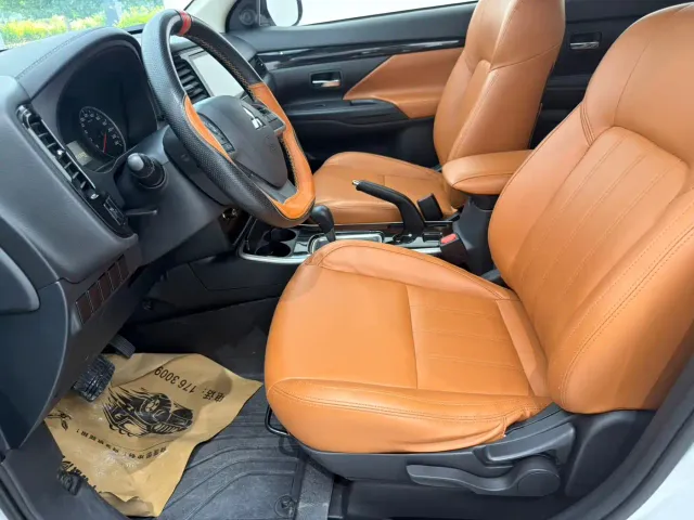 Mitsubishi Outlander — Фото автомобиля 9