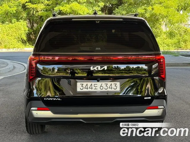 Kia Carnival Generation 4 — Фото автомобиля 4