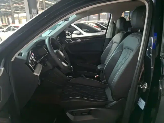 Volkswagen Tiguan L — Фото автомобиля 14