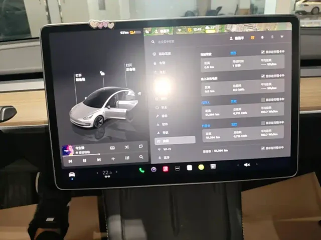Tesla Model 3 — Фото автомобиля 12