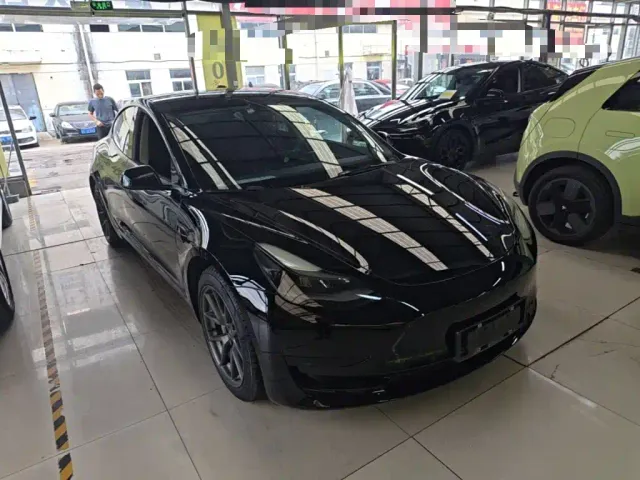 Tesla Model 3 — Фото автомобиля 3