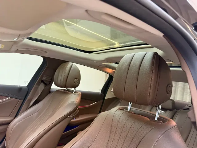 Mercedes-Benz E-Class — Фото автомобиля 10