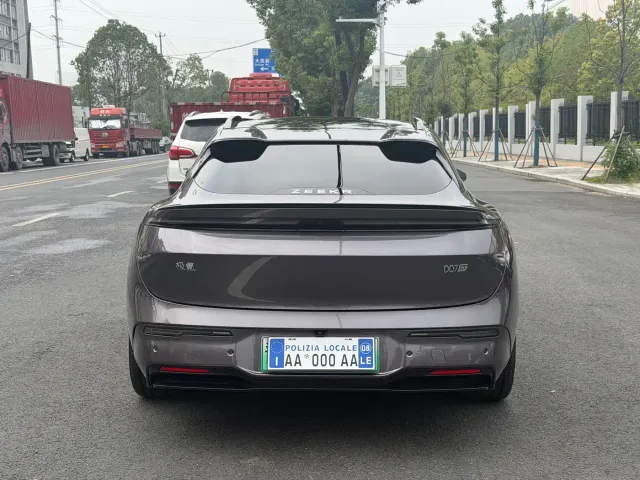 Zeekr 007 GT — Фото автомобиля 12