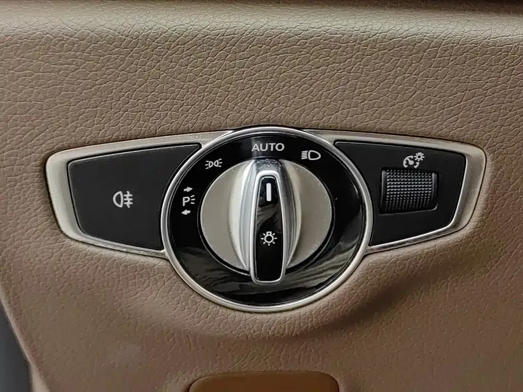 Mercedes-Benz Mercedes-Benz E-Class New Energy 2023 E 350 e L Plug-in Hybrid Sedan — Фото автомобиля 21