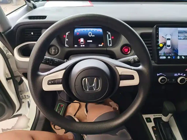 Honda Fit — Фото автомобиля 10