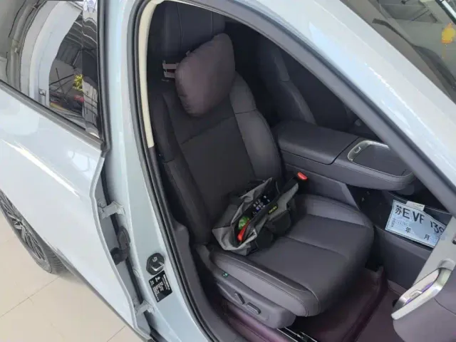 Leapmotor B10 — Фото автомобиля 24