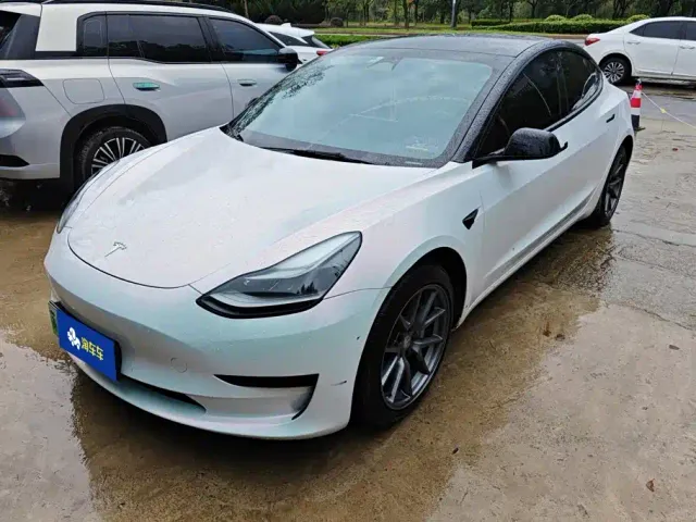 Фотография автомобиля — Tesla Model 3
