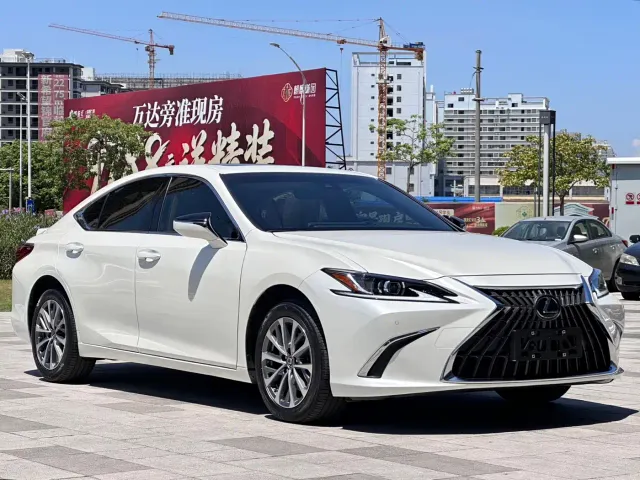 Lexus ES — Фото автомобиля 3