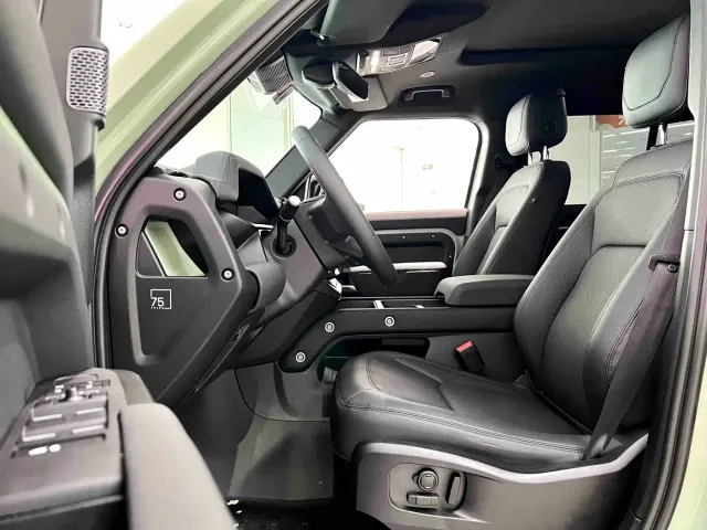 Land Rover Defender — Фото автомобиля 7
