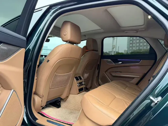 Jaguar XFL — Фото автомобиля 6