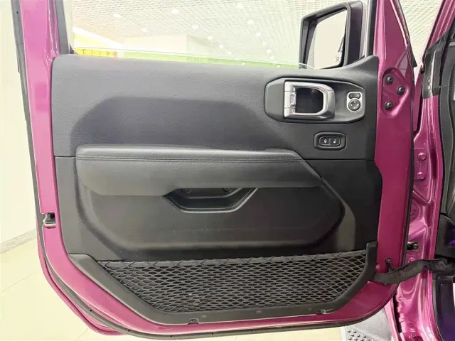 Jeep Wrangler — Фото автомобиля 11