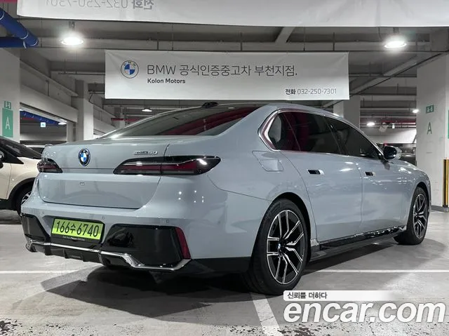 BMW i7 G70 — Фото автомобиля 2