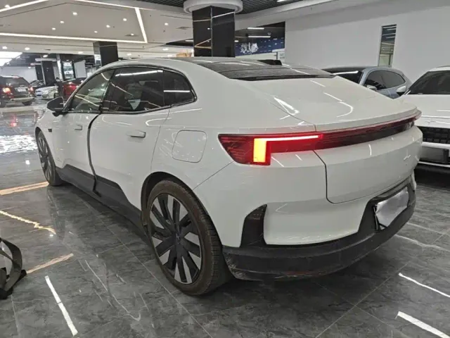 Polestar 4 — Фото автомобиля 4