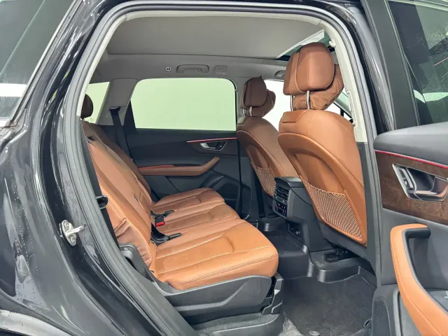 Audi Q7 — Фото автомобиля 11