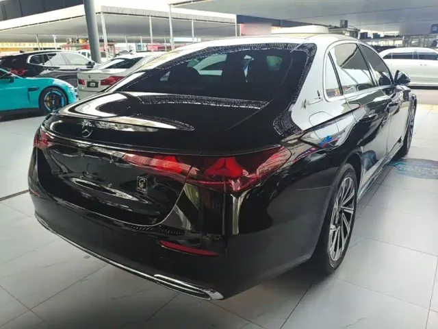 Mercedes-Benz E-Class — Фото автомобиля 6