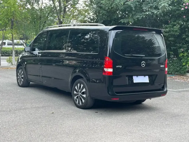 Mercedes-Benz Vito 2023 2.0T Elite 7-Seater — Фото автомобиля 4