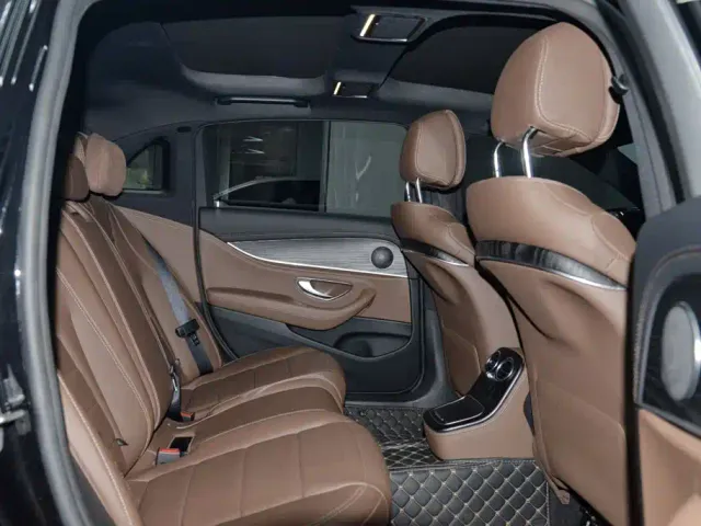 Mercedes-Benz E-Class — Фото автомобиля 16