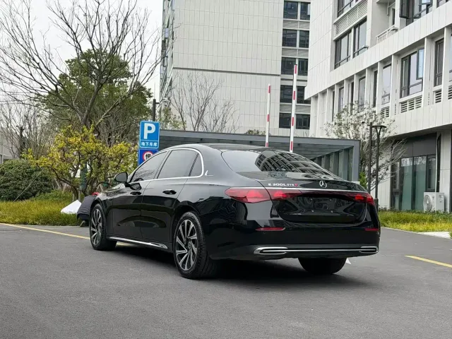 Mercedes-Benz E-Class — Фото автомобиля 7