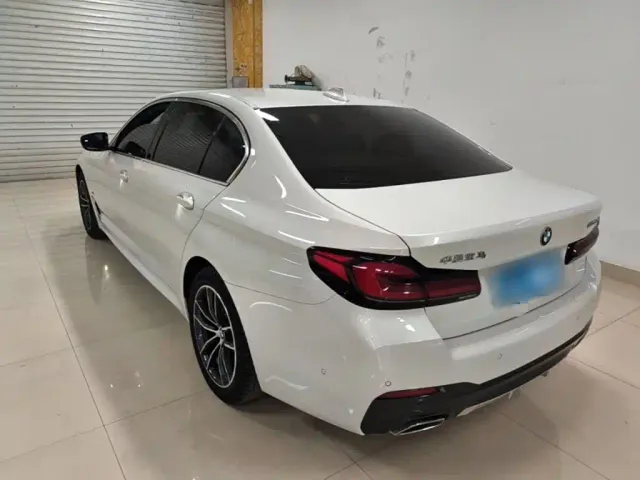 BMW 5 Series — Фото автомобиля 4