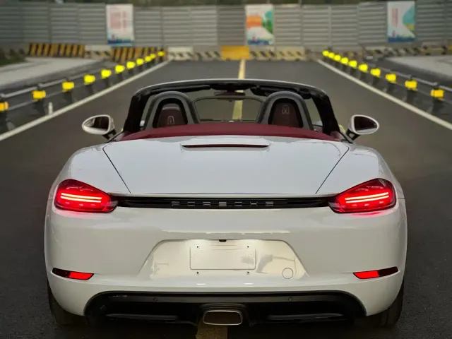 Porsche 718 — Фото автомобиля 9