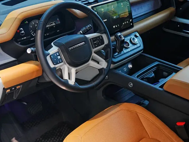 Land Rover Defender — Фото автомобиля 11