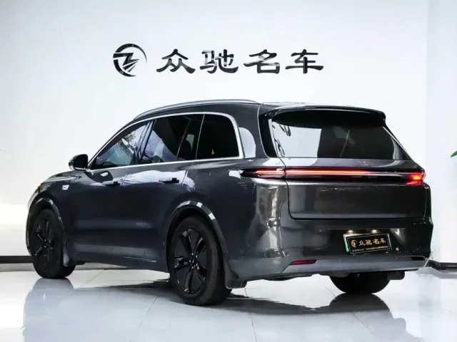 Li Auto L8 — Фото автомобиля 12