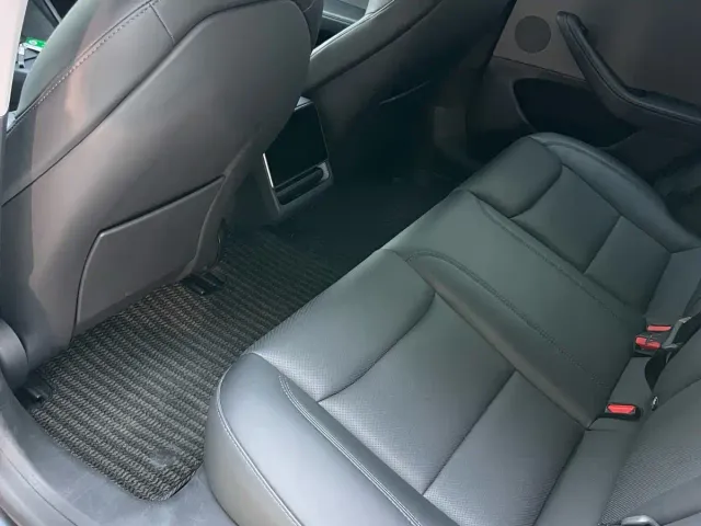 Tesla Model 3 — Фото автомобиля 20