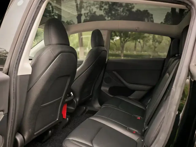Tesla Model Y — Фото автомобиля 5