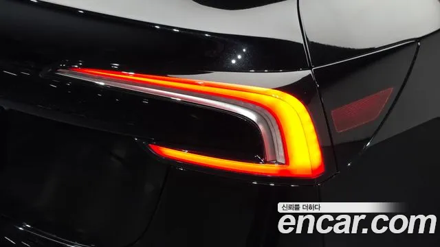 Tesla Model 3 — Фото автомобиля 8