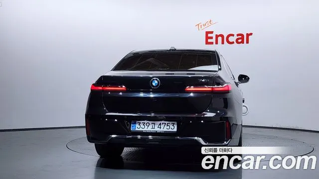 BMW 7-Series 7 серия (G70) 740i sDrive M Sport — Фото автомобиля 4