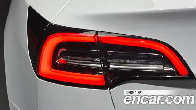 Tesla Model 3 — Фото автомобиля 23
