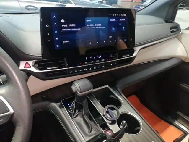 Toyota Sienna — Фото автомобиля 12