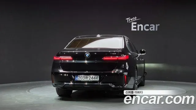 BMW 7-Series 7 серия (G70) 740i sDrive M Sport — Фото автомобиля 4