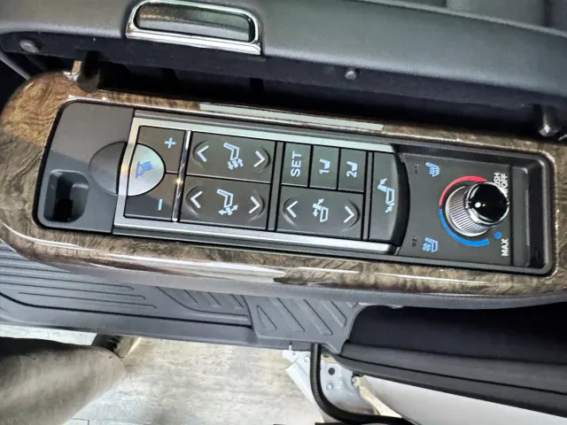 Toyota Vellfire — Фото автомобиля 12