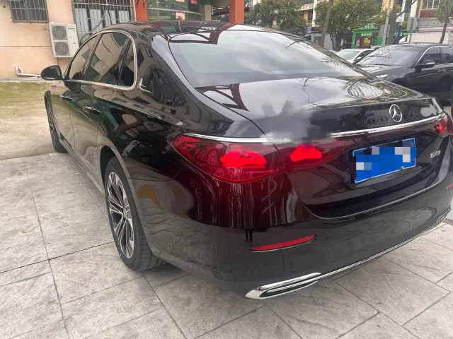 Mercedes-Benz E-Class — Фото автомобиля 5