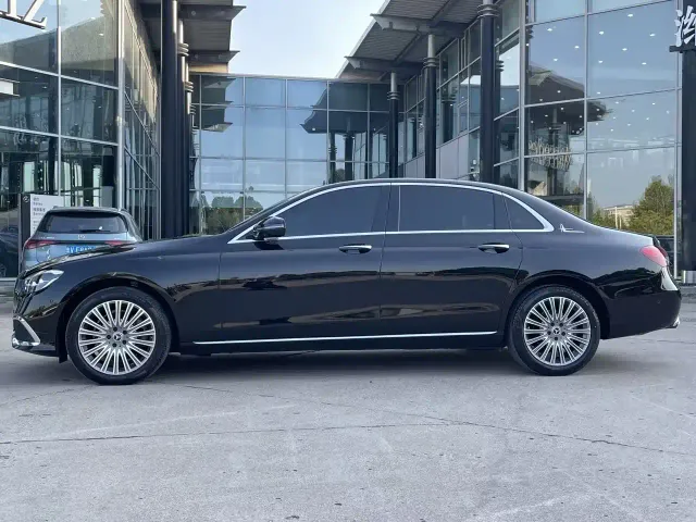 Mercedes-Benz E-Class — Фото автомобиля 3