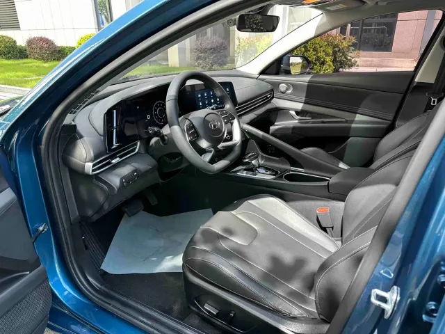 Hyundai Elantra — Фото автомобиля 12
