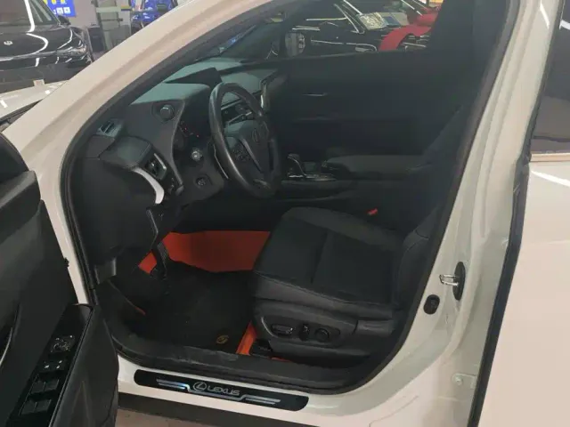 Lexus UX — Фото автомобиля 9
