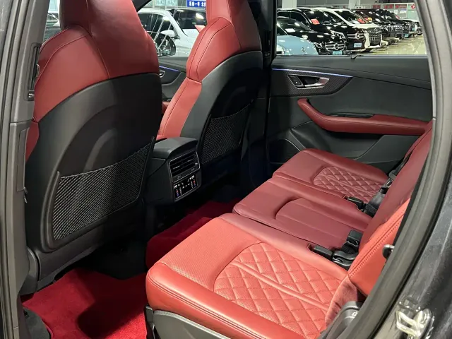 Audi SQ7 — Фото автомобиля 17